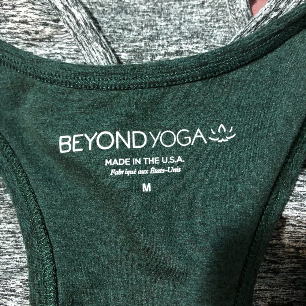 Beyond Yoga Lift Your Spirits Sports Bra (3) plunging v-neckline racerback M - Picture 2 of 8